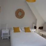 Les Fleurs Du Mont Bed & Breakfast