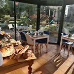 Bed and Breakfast Les Fleurs Du Mont 3*